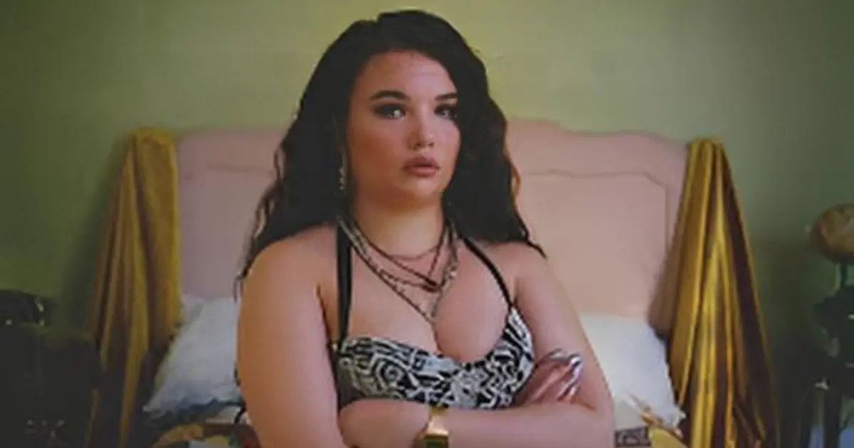 Who Is Lola Young? Discover the rising star’s journey, music career, and viral success story that has fans across America talking non-stop.